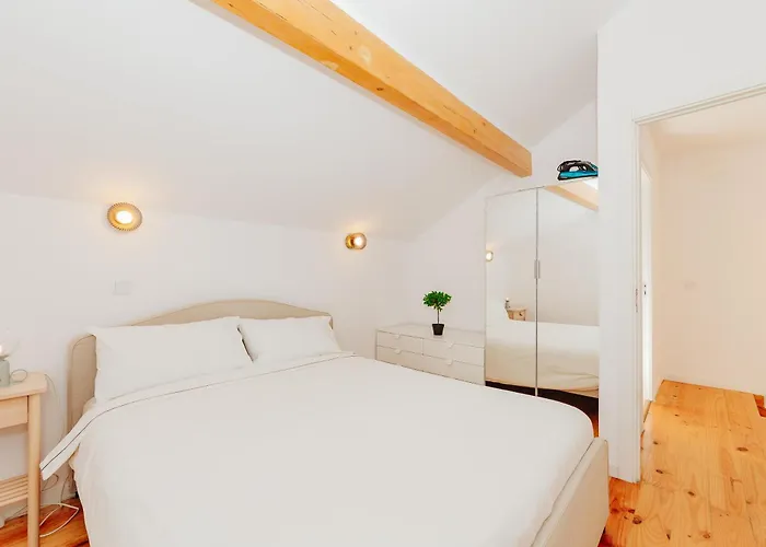 Casa de Férias New Amazing Cozy House In The Heart Lisboa