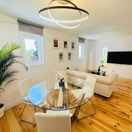New Amazing Cozy House In The Heart Semesterbostad