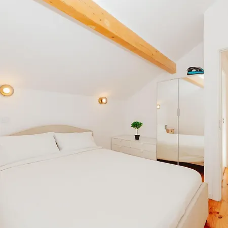 Semesterbostad New Amazing Cozy House In The Heart Lisboa