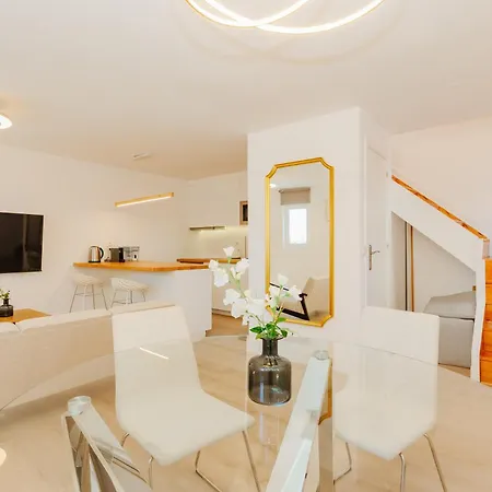 Semesterbostad New Amazing Cozy House In The Heart Lisboa